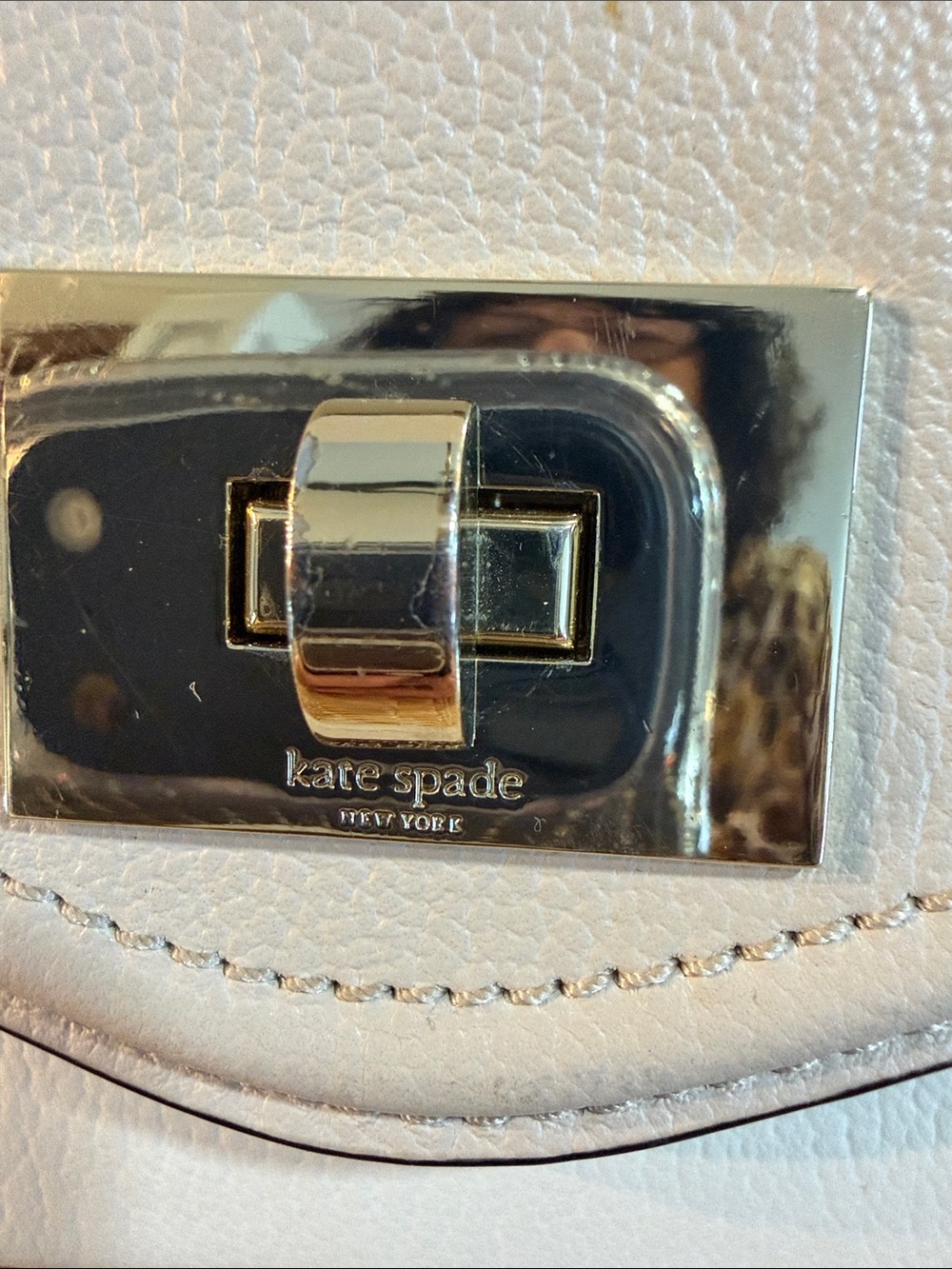 Kate Spade EUC cream and tan with black trim Crossbody bag 9 x 6 x 1 3/4 - Picture 2 of 9